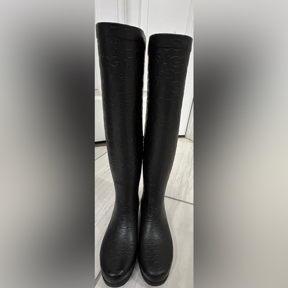 Uggs rain boots. Size 5. Black - Picture 4 of 10